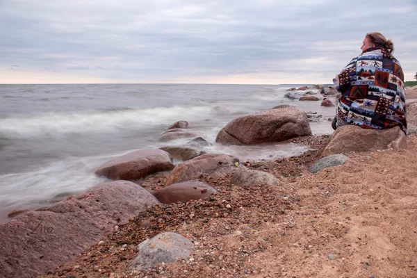 Vidzemes jūrmala un sieviete | Zita Jakubelovica Photography
